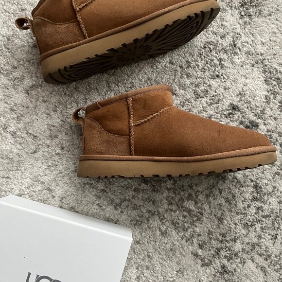 Ugg Classic Mini II Boot - Picture 7 of 8